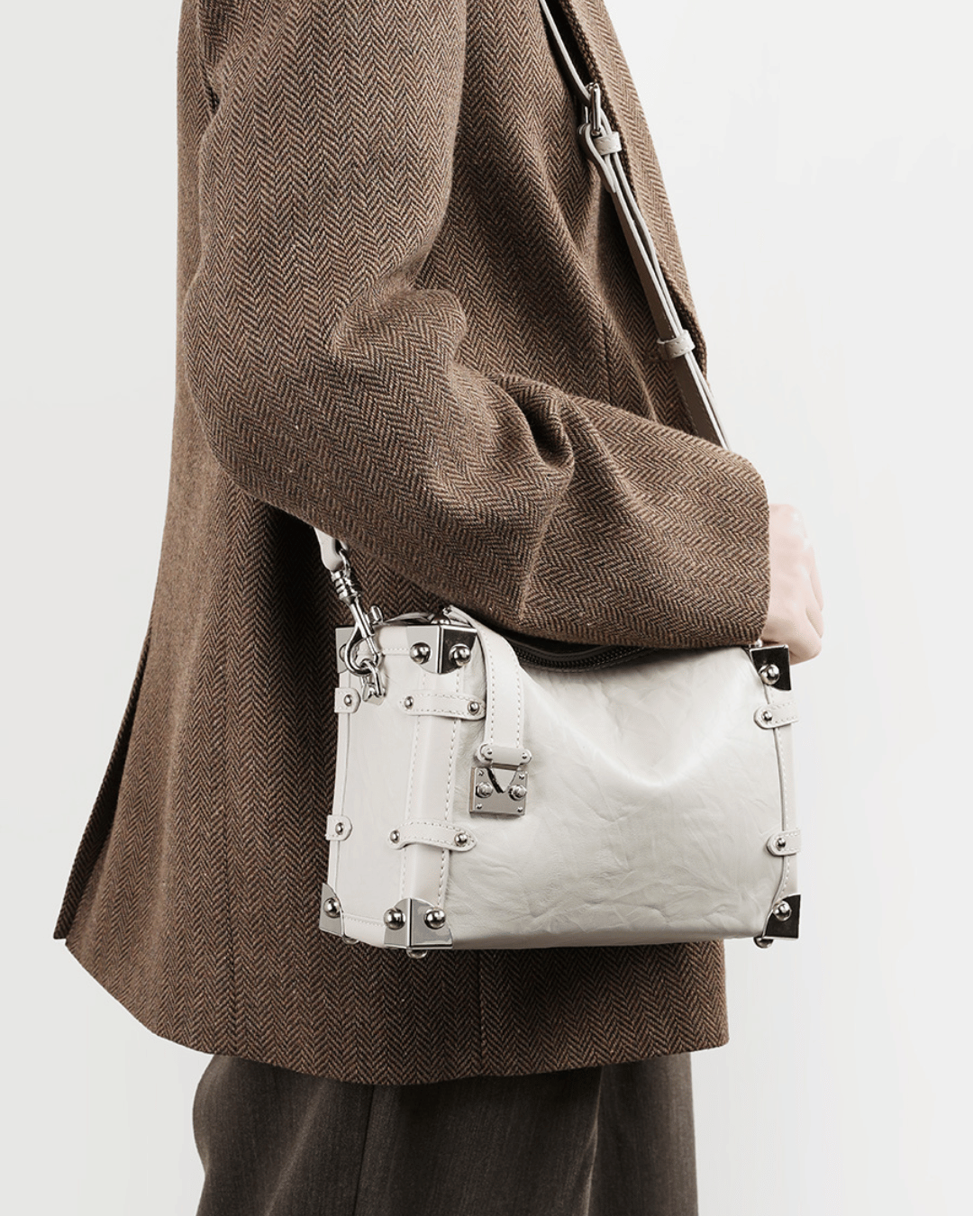 Valersia Silvery Edge wrinkled leather bag | Elegant and original design
