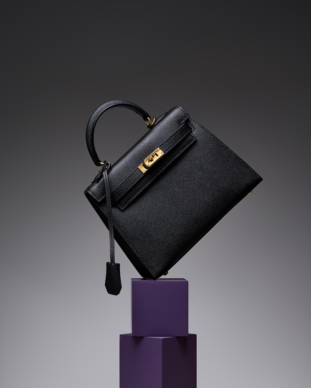 Valersia Classic Allure genuine leather bag | Elegance with gold accessories