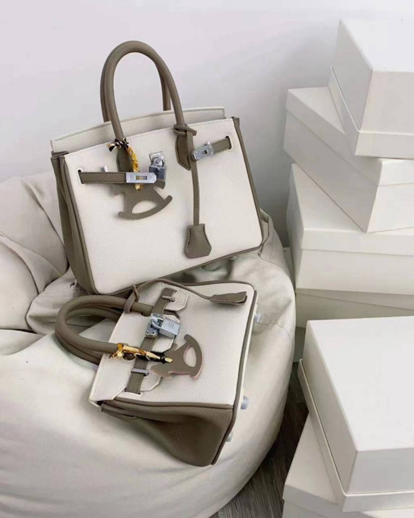 Aura Double leather bag | Modern and elegant design