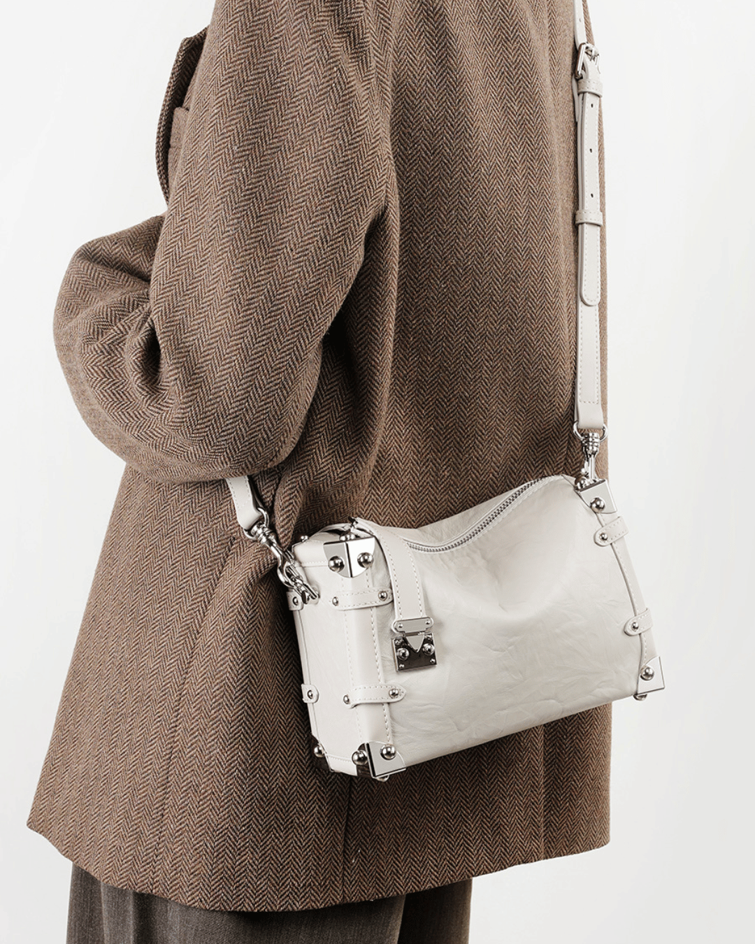 Valersia Silvery Edge wrinkled leather bag | Elegant and original design
