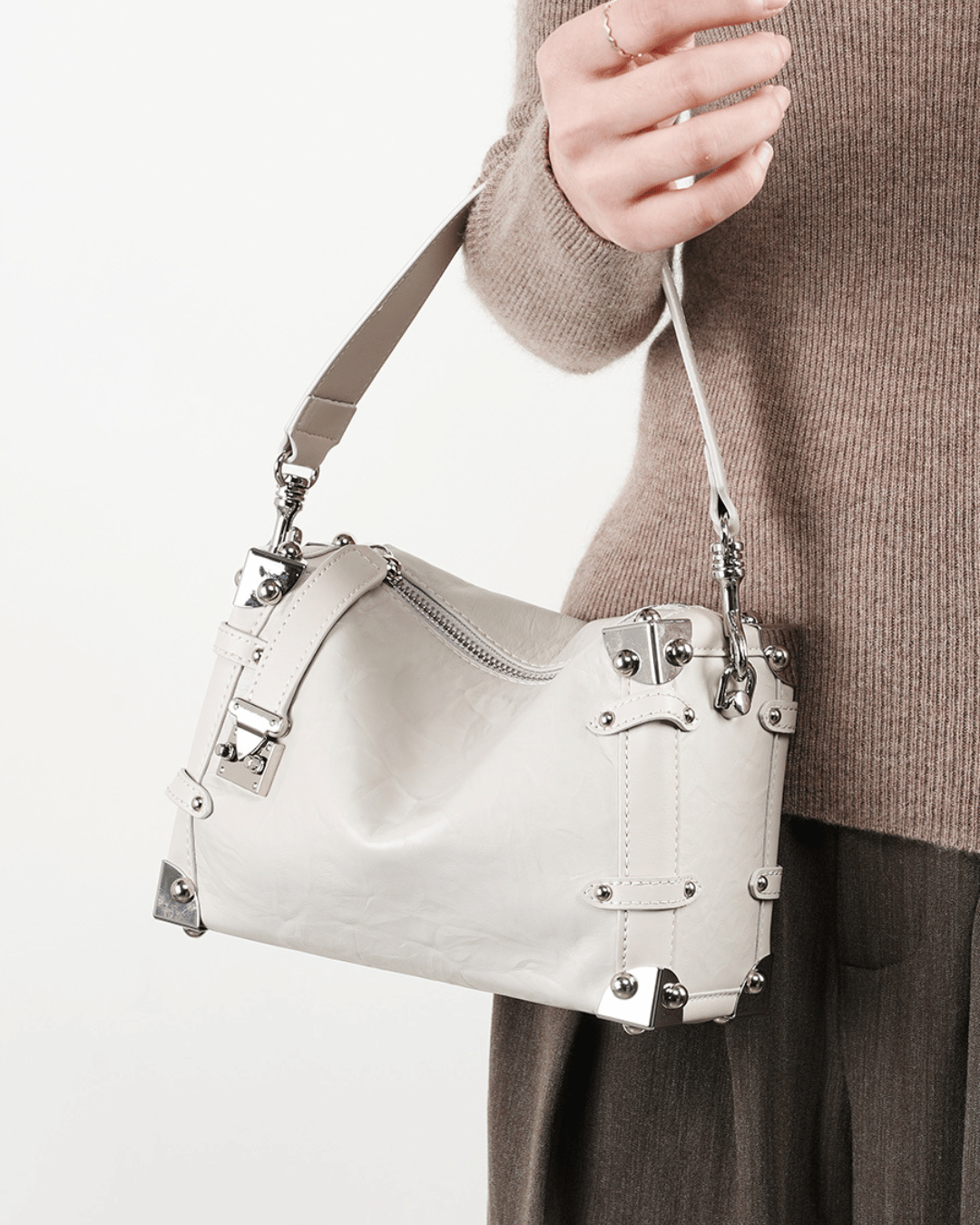 Valersia Silvery Edge wrinkled leather bag | Elegant and original design