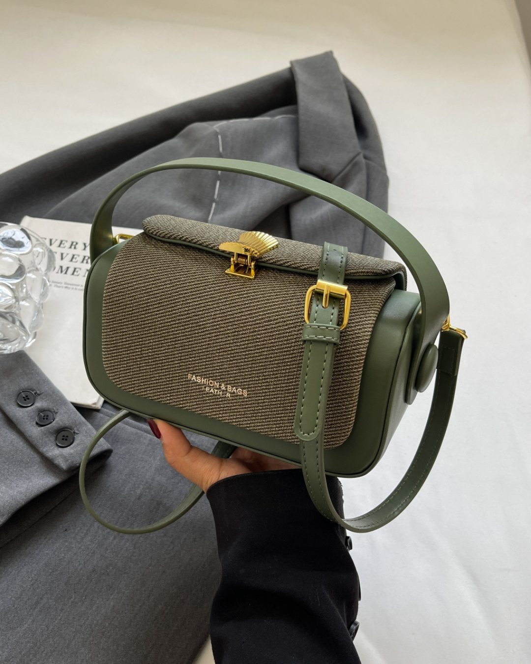 Valersia Retro II shoulder bag with coloured fabric flap | Elegant and functional design