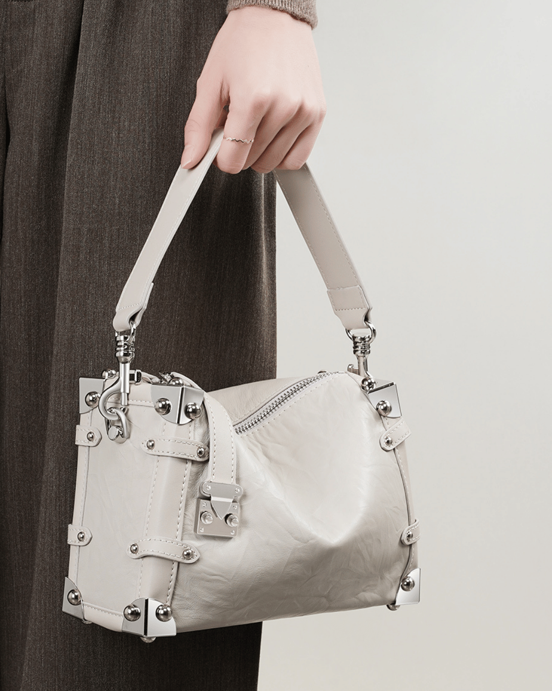 Valersia Silvery Edge wrinkled leather bag | Elegant and original design