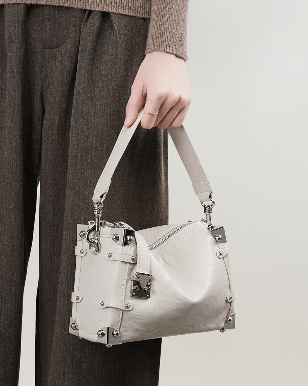 Valersia Silvery Edge wrinkled leather bag | Elegant and original design
