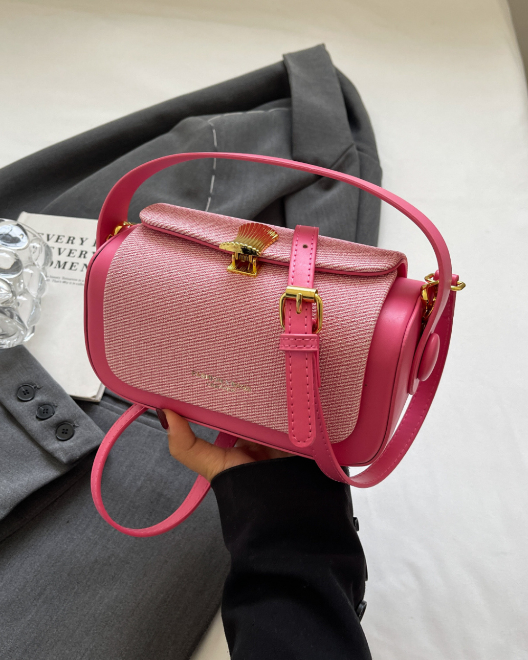 Valersia Retro II shoulder bag with coloured fabric flap | Elegant and functional design