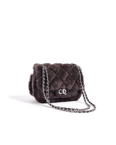 Valersia Elegant leather shoulder bag | Modern and functional elegance