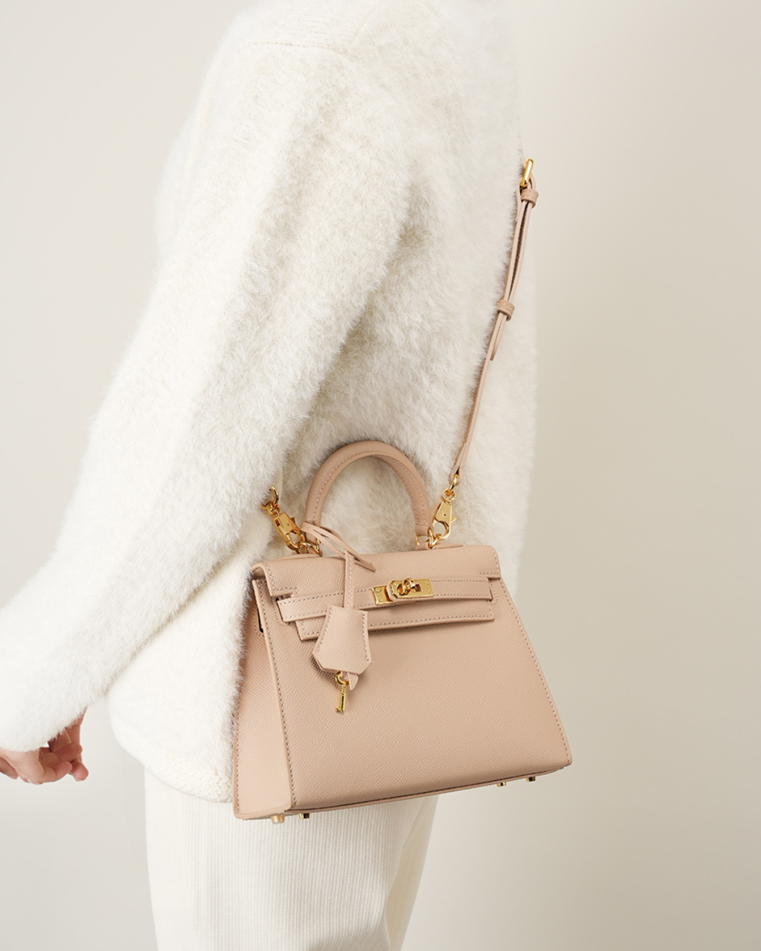 Valersia Classic Allure genuine leather bag | Elegance with gold accessories
