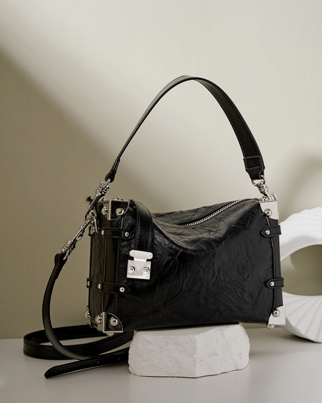 Valersia Silvery Edge wrinkled leather bag | Elegant and original design