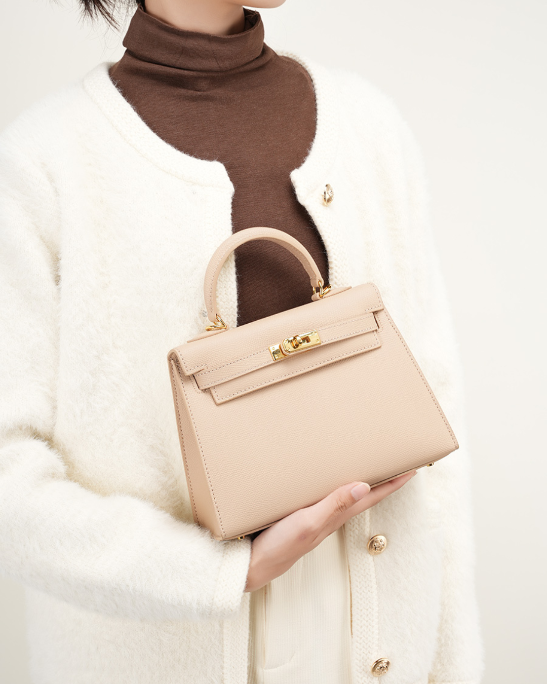 Valersia Classic Allure genuine leather bag | Elegance with gold accessories