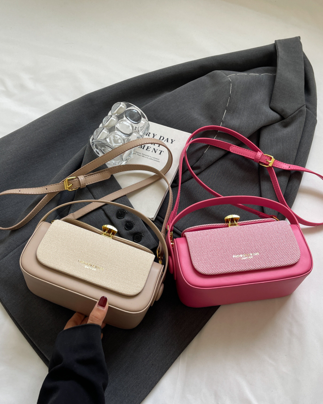 Valersia Retro II shoulder bag with coloured fabric flap | Elegant and functional design