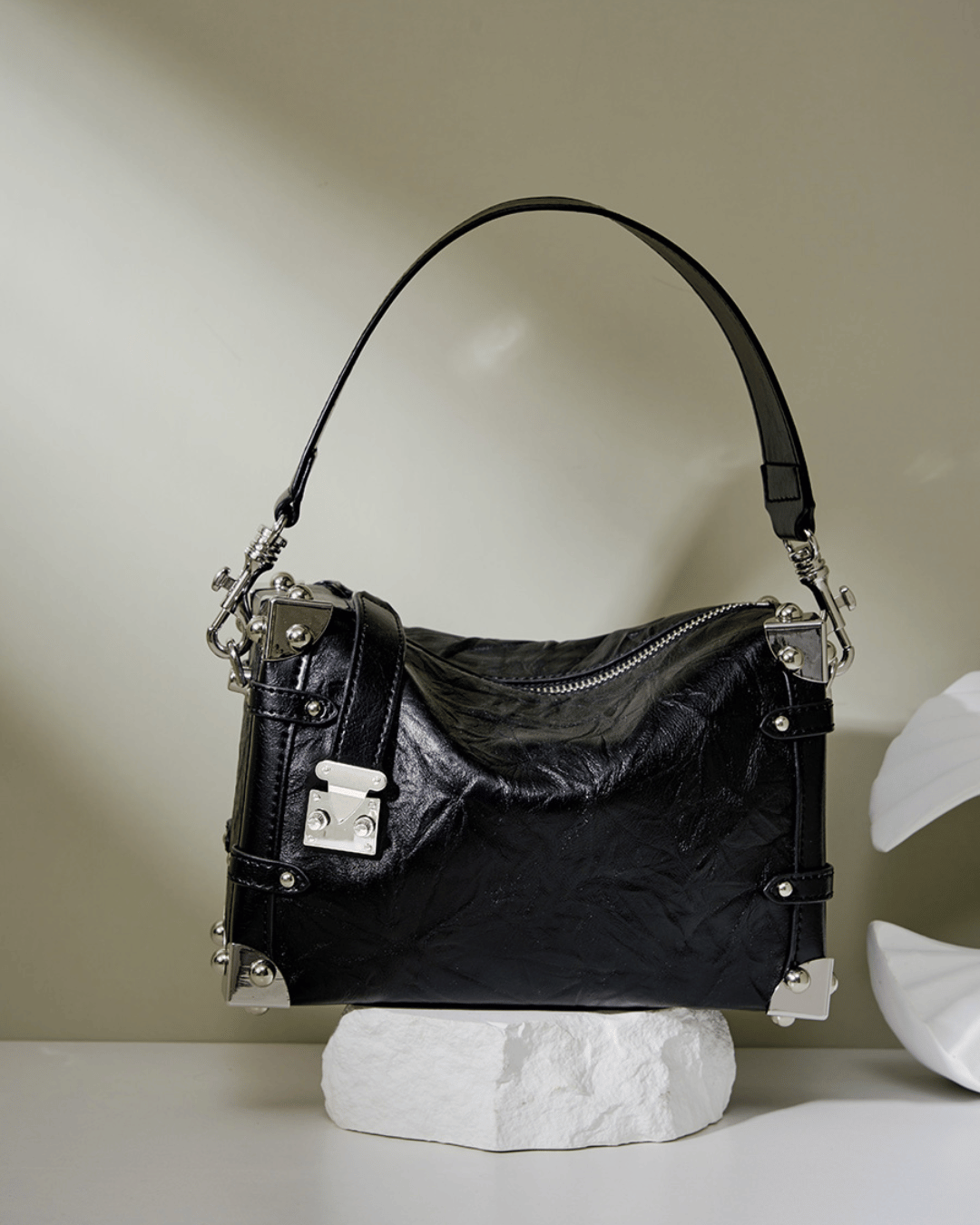 Valersia Silvery Edge wrinkled leather bag | Elegant and original design