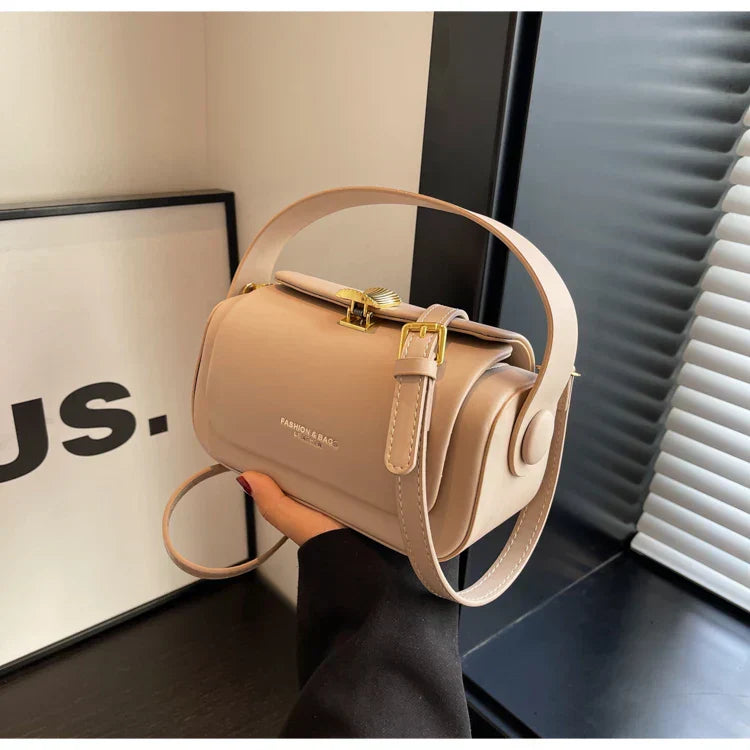 Valersia Handbag and shoulder bag with minimalist retro buckle | Elegant and versatile design