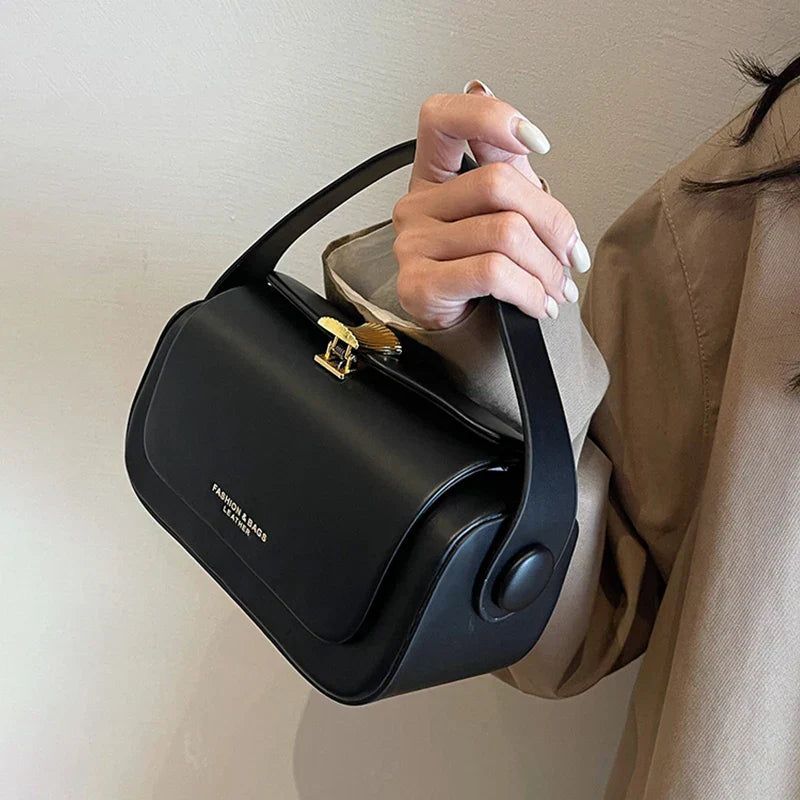 Valersia Handbag and shoulder bag with minimalist retro buckle | Elegant and versatile design