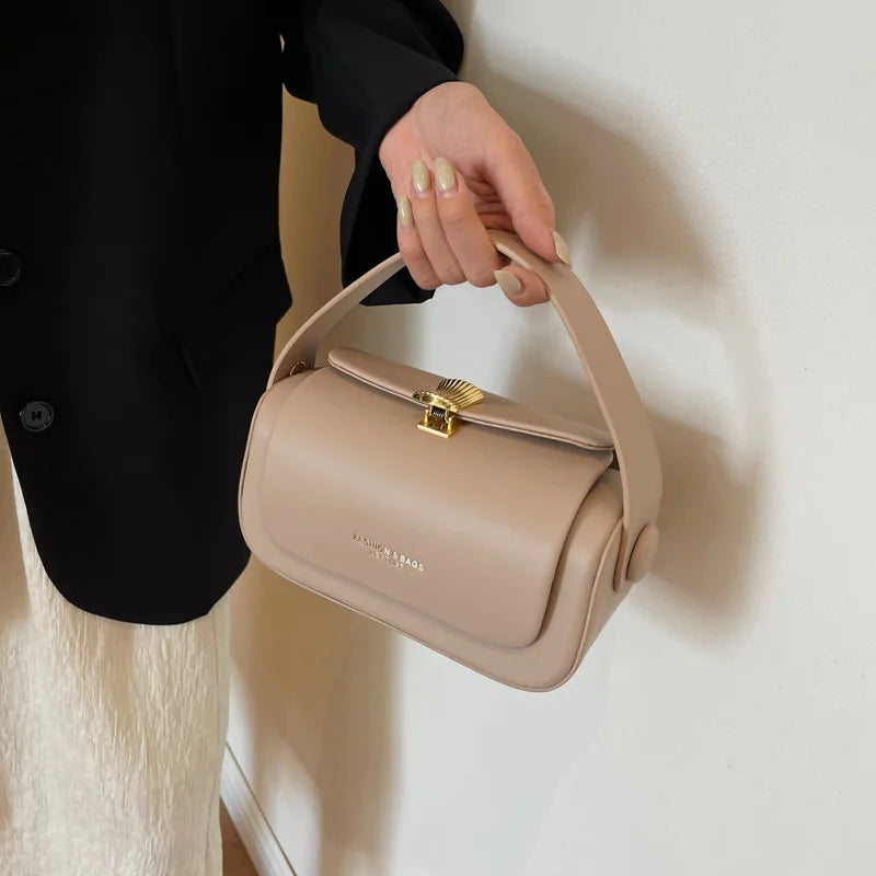 Valersia Handbag and shoulder bag with minimalist retro buckle | Elegant and versatile design